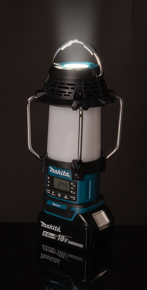 Radio con lanterna integrata makita DMR057